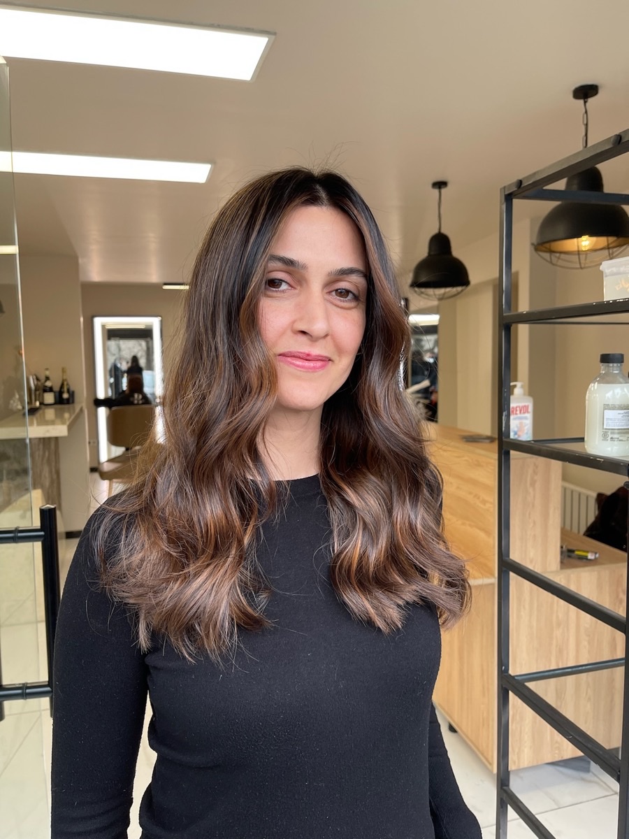 Barla X Hair Beşiktaş editoryal portre — parlak koyu saçlı yüksek moda çekimi
